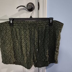 Old Navy Dark Green Patterned Women's Athletic Shorts